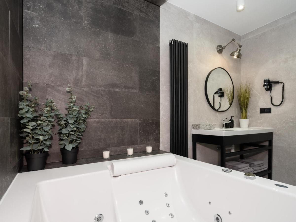 Jacuzzi Apartments Krakow Luaran gambar