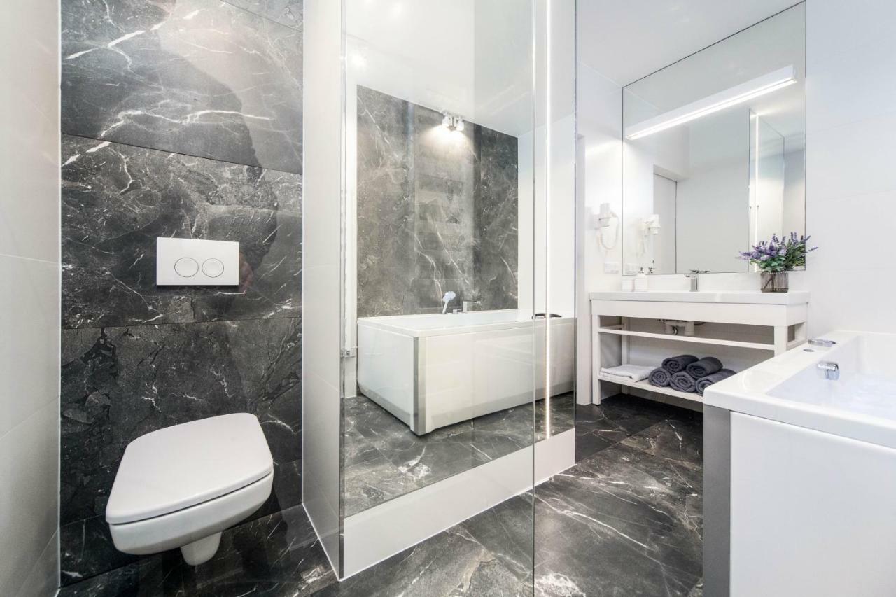 Jacuzzi Apartments Krakow Luaran gambar