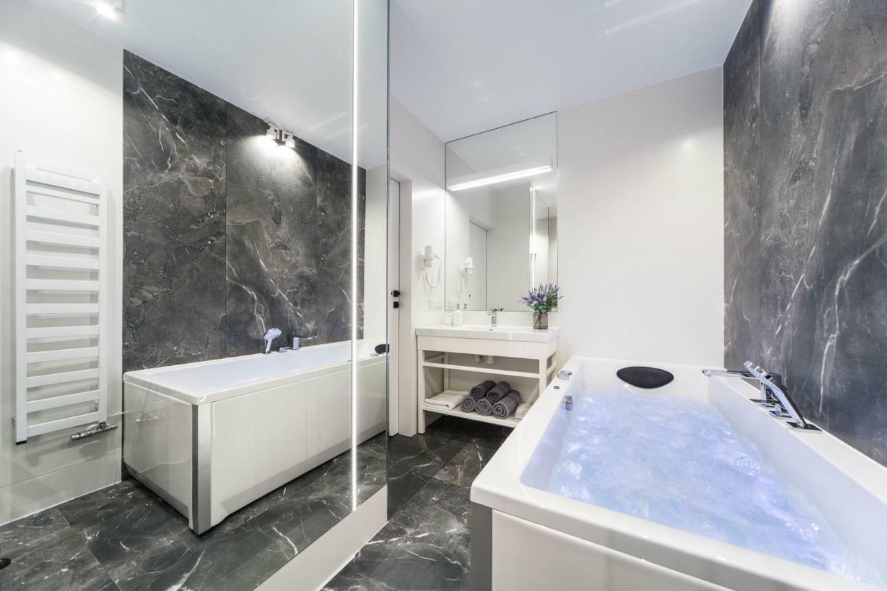 Jacuzzi Apartments Krakow Luaran gambar